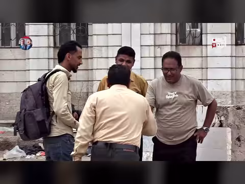 أساتذة الجامعات في عدن يحتجون للمطالبة بمستحقاتهم