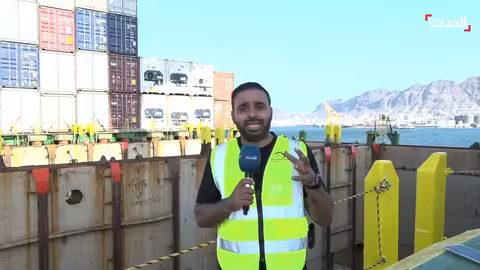 حركة نشطة في ميناء عدن: مشاهد حصرية وتفاؤل يمني