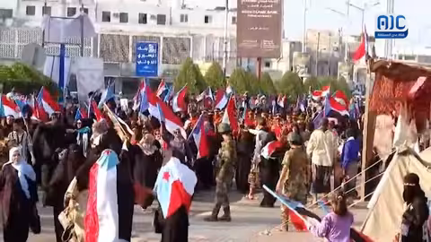 تجمع نسائي حاشد في عدن يدعم القوات الحكومية الجنوبية