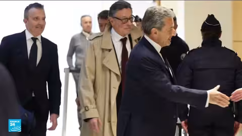 فرنسا: حكم في قضية اتهام ساركوزي بتقاضي أموال من القذافي