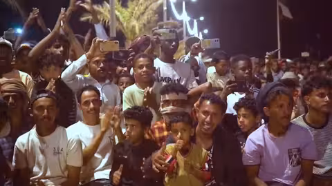 ماريا قحطان تغني اغنية سقطرية وبالزي السقطري