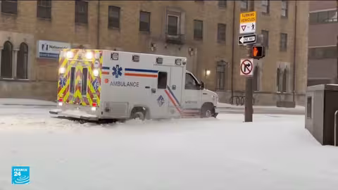 عاصفة قطبية تسببت في انقطاع الكهرباء وإلغاء الرحلات الجوية في الولايات المتحدة