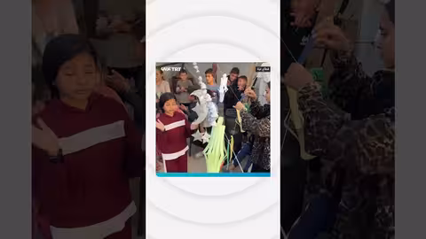 عائلات فلسطينية تزين الخيام لاستقبال رمضان