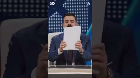 أرسطو النجار: شخصية النظام