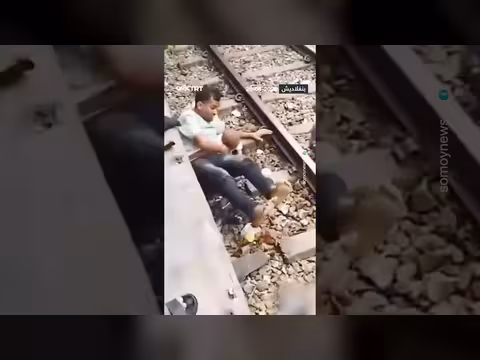 أب ينقذ طفله من تحت القطار