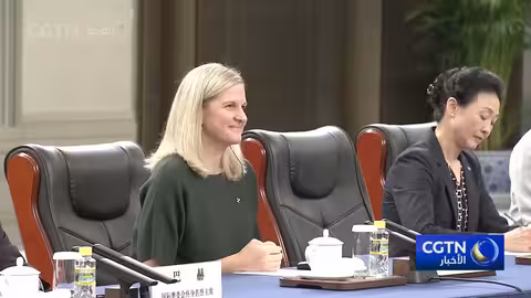 شي جين بينغ يستقبل رئيسة اللجنة الأولمبية الدولية وباخ