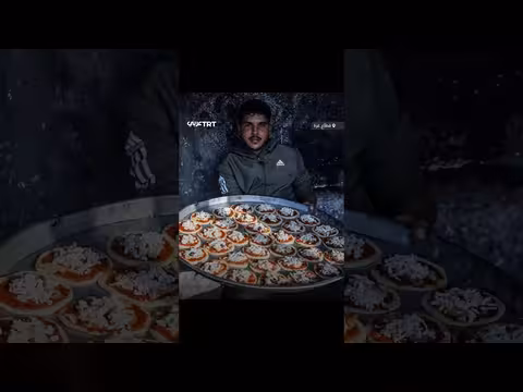 فلسطينيون في خان يونس يخبزون بالفرن الطيني بسبب نقص الوقود