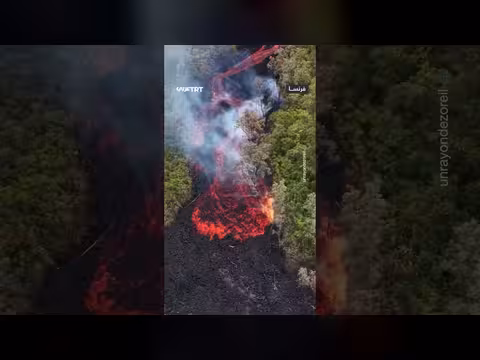 حمم بركان بيتون دو لا فورنيز تصل المحيط في ريونيون