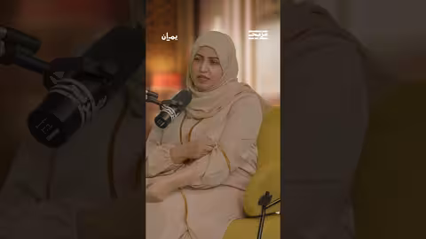 نفوذ واختراق... صورة حسن نصرالله ترفعها مسؤولة في مكاتب الأمم المتحدة بصنعاء