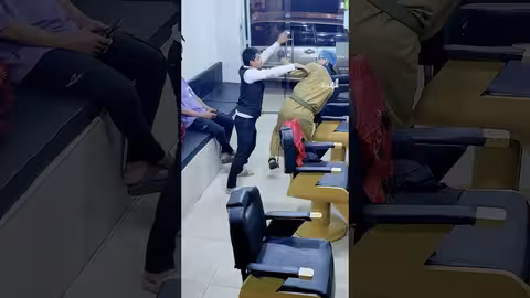 مقلب الحلاق باتحلق او تقرح العصب ه #اضحك_من_قلبك #كوميدي #اليمن #المهرية