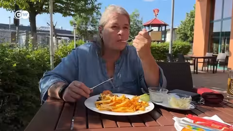 ريبورتاج | سائقة الشاحنات بيغي - قصة امرأة تحقق النجاح على الطرقات السريعة | وثائقية دي دبليو