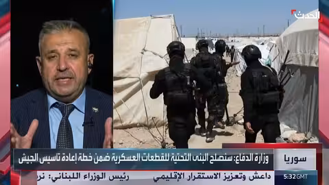 فون دير لاين تتعثر أثناء البحث عن مكانها في صورة مع ترمب.