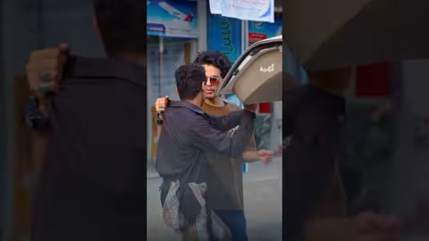 مقلب الشيبة الهمج اتشعبط فوق الناس #اضحك_من_قلبك #اليمن #اكسبلور #المهرية