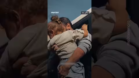 الأسير دحلان يعانق طفلته بعد 21 شهراً من الاعتقال