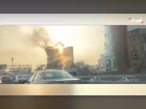 تصاعد الدخان من معهد أبحاث الفضاء الإيراني بعد استهدافه