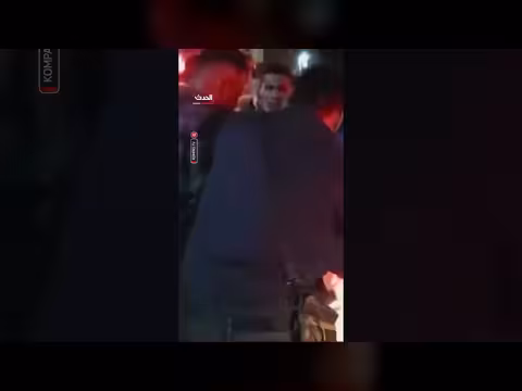 فرق الإنقاذ تُجلي الركاب بعد تصادم قطار في إندونيسيا