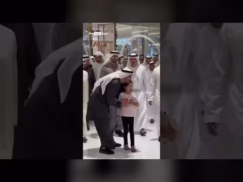 جولة للرئيس محمد بن زايد في دبي مول لطمأنة المواطنين والمقيمين