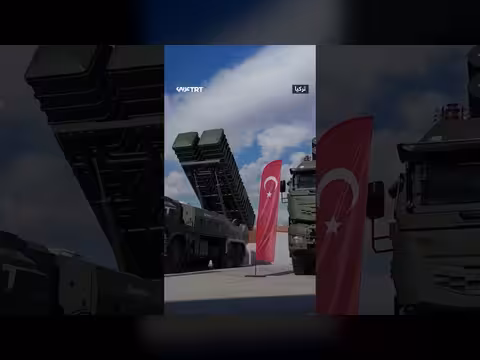 تركيا تستعرض صاروخَي تايفون وسوم-جيه لتعزيز الردع العسكري