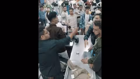 شجار أب وابنه في محل: ردود فعل المواطنين