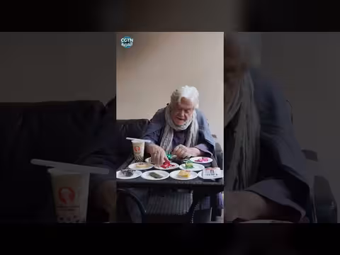 رد فعل الفنان حسين فهمي على الأكل الصيني