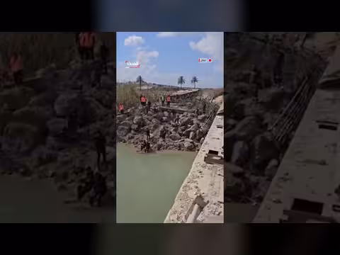 الدفاع المدني اللبناني يبحث عن جثامين المفقودين تحت جسر القاسمية