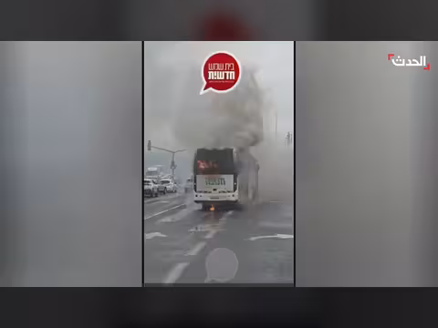 اشتعال حافلة ركاب غرب القدس بسبب سقوط شظايا صاروخ