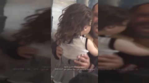 ألم أب سوري: وداع لضحايا المجزرة الكيماوية في ريف دمشق (2013)